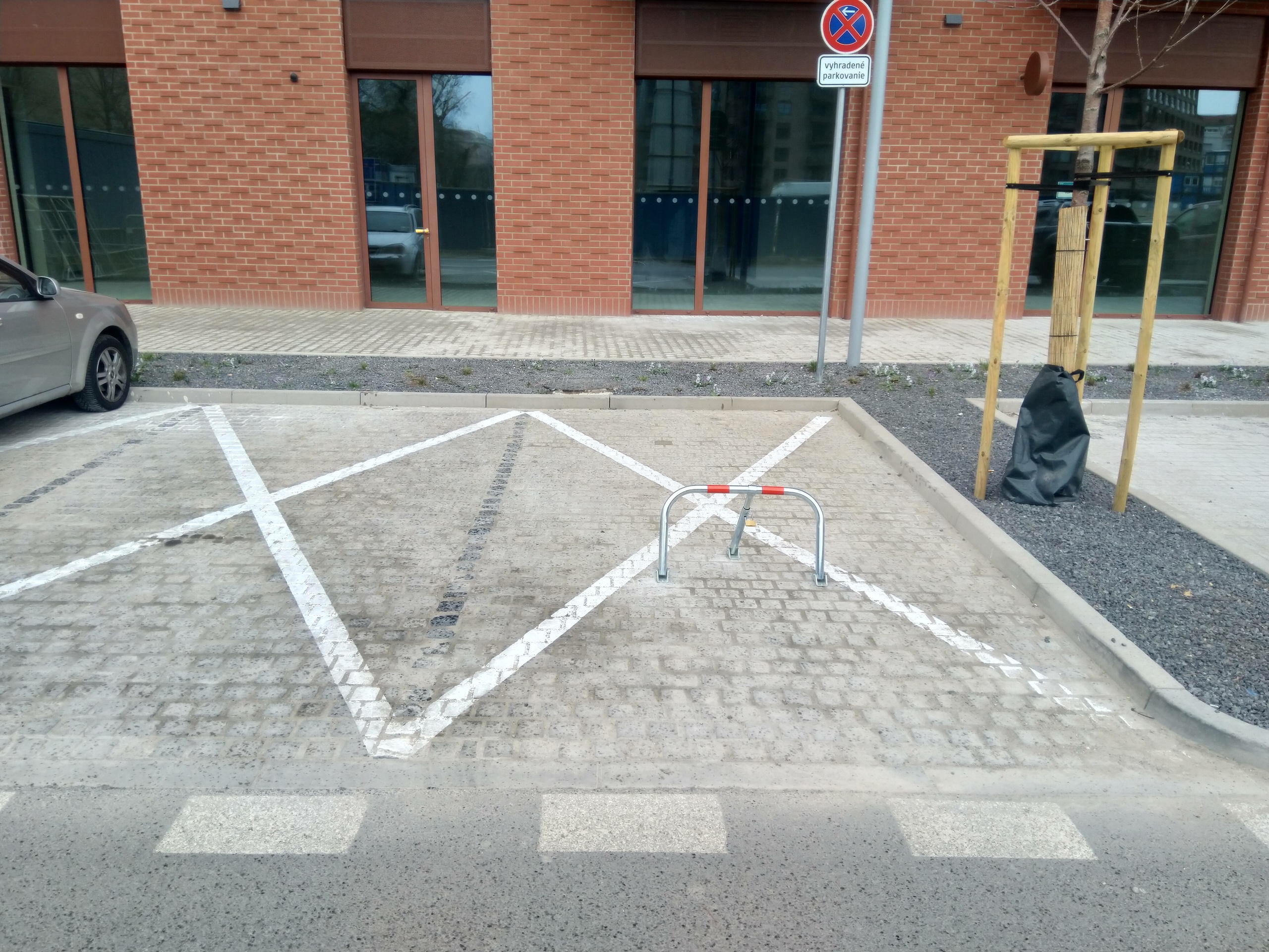 Mesačné parkovanie Nivy Tower, Pradiareň 1900, Downtown Yards